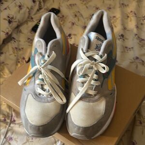 Reebok Gray and White Sneakers Suede Mesh Design